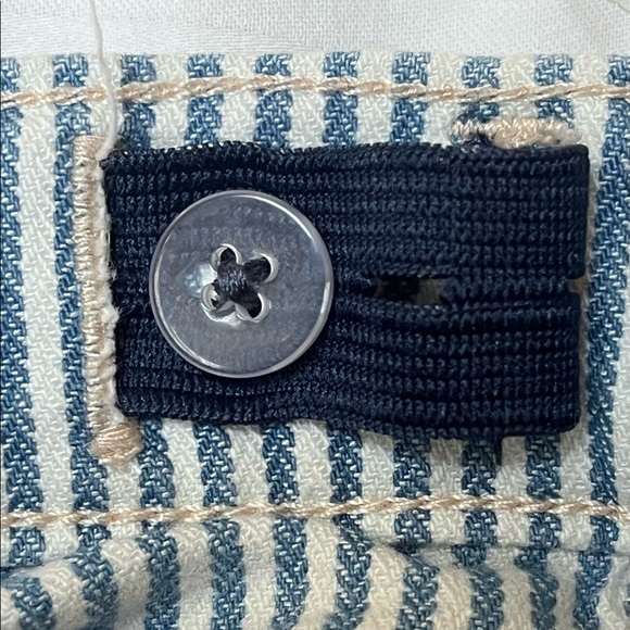 Kids (12) Old Navy Short Blue & White Railroad Striped Shorts - Picture 10 of 11